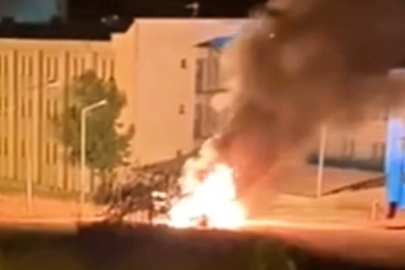 Seyir halindeki otomobil alev alev yandı