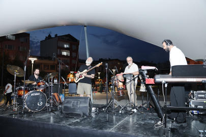 Nilüfer’de yıldızların altında sinema ve müzik dolu gece