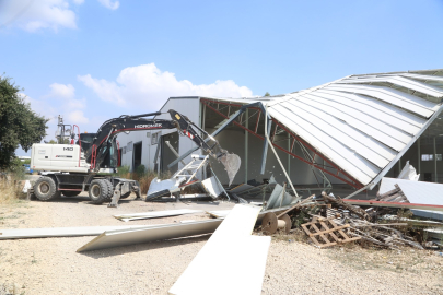 Nilüfer'den kaçak yapıya müdahale: İki iş yerine kısmi yıkım