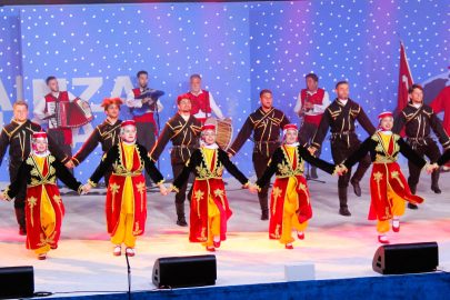 BUÜ Halk Oyunları Topluluğu Avrupa’da göz kamaştırdı