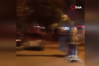 Bursa'da kontrolden çıkan otomobil iş yerine daldı: 2 yaralı