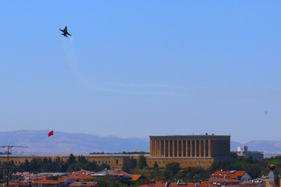 SOLOTÜRK'ten Anıtkabir semalarında nefes kesen prova
