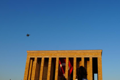 SOLOTÜRK'ten Anıtkabir'de gösteri uçuşu