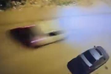 Bursa’da otomobil bisikletli çocuğa çarptı: Kaza anı kamerada