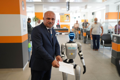 Türkiye’de bir ilk: İnsansı robot nüfusa kaydettirildi