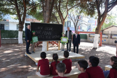 Balıkesir’de öğrenciler ilk derslerini fidanlarla işledi