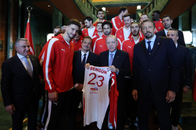 Erdoğan, Türkiye A Milli Erkek Basketbol Takımını kabul etti