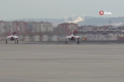 Türk Yıldızları’ndan Tarihi Yarımada üzerinde nefes kesen gösteri