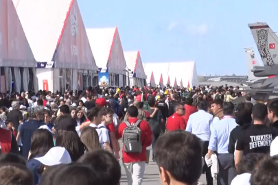 TEKNOFEST’te 3. gün coşkusu: hava gösterileri nefes kesti