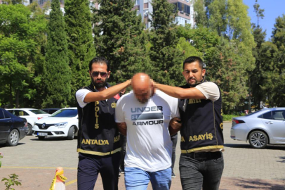 Boşanma aşamasındaki karısını 9 kurşunla öldürdü