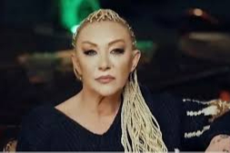 Ünlü sanatçı Güllü’den acı haber: Hayatını kaybetti