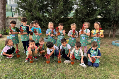 Minik bahçıvanlar çiçeklerle geleceği yeşertiyor