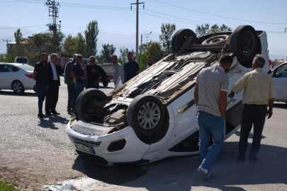 Iğdır'da kaza yapan araç ters döndü