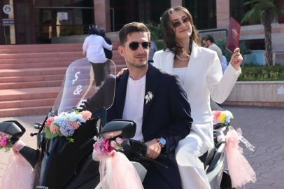 Bursa’da düğün konvoyuna motosikletli dokunuş