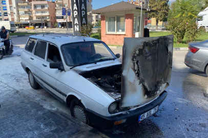 Seyir halindeki otomobil alev aldı