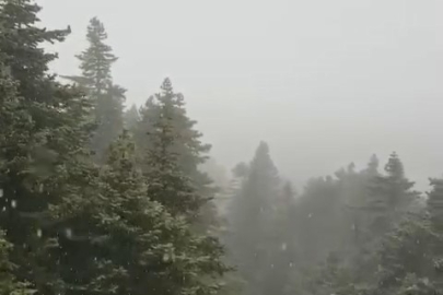 Uludağ'da ilk kar yağışı böyle görüntülendi