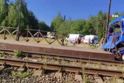 Rusya'da otobüs ile tren çarpıştı: 1 ölü, 16 yaralı