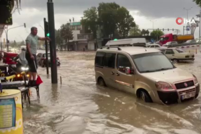 Sağanak yağış hayatı felç etti