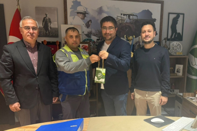 Bursa’da temizlik görevlisi bulduğu altınları sahibine teslim etti