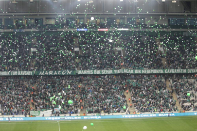 Bursaspor taraftarları minik Çağan Ata'nın mücadelesini kutladı