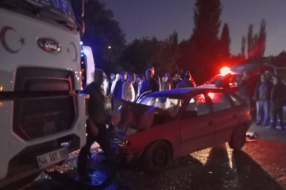 Hafriyat kamyonu ile otomobil çarpıştı: 1 ölü 1 yaralı