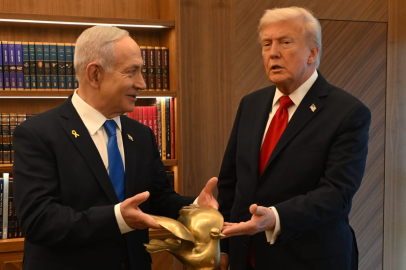 Netanyahu, Trump'a "Altın Güvercin" hediye etti
