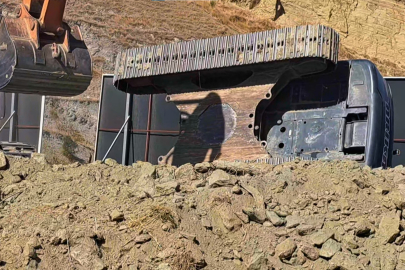 Söke’de iş makinesi devrildi: 1 yaralı