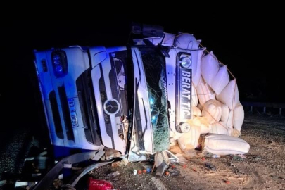 Elazığ’da kamyon devrildi: 1 yaralı