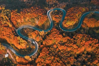 İnegöl-Domaniç yolu sonbaharda renk cümbüşüne döndü