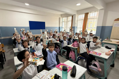 İnegöl’de Kitap Günleri öncesi 27 bin öğrenciye kumbara desteği