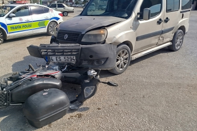 İnegöl'de motosiklet ile hafif ticari araç çarpıştı: 1 yaralı