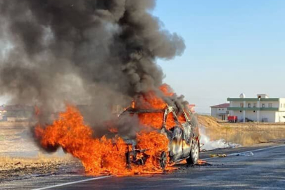 Seyir halindeki otomobil alevlere teslim oldu