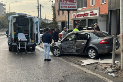 Bursa'da beton direğe çarpan otomobil sürücüsü yaralandı