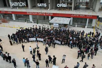 Bursa'da binlerce mağdur gökyüzüne siyah balon bıraktı