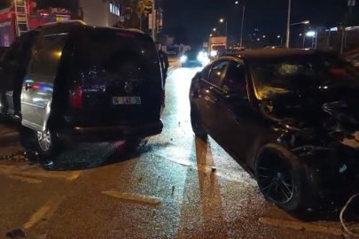 Bursa’da gece saatlerinde korkutan kaza: 3 kişi yaralandı