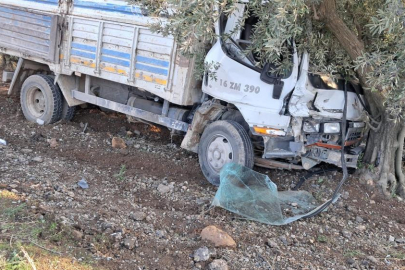 Bursa’da kamyon otomobille çarpıştı: 1 yaralı