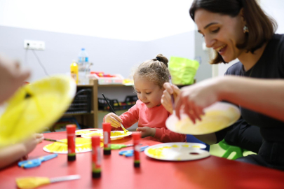 Minikler ve anneleri, Gemlik’te keyifli gelişim atölyesinde buluştu