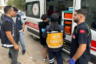 Genç kız sokakta darp edildi, kıyafetleri sokağa saçıldı