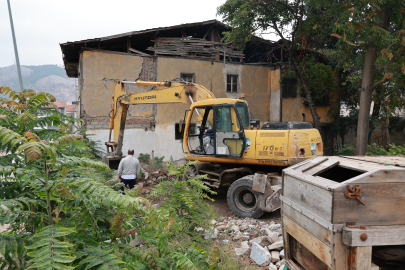 Metruk binalar yıkılıyor, Sulusokak’a yeni otopark geliyor