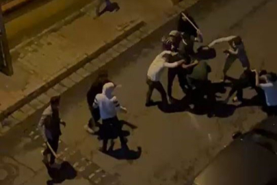 Sopalı kavga: Kadınlar da dahil oldu, anbean kameraya yansıdı