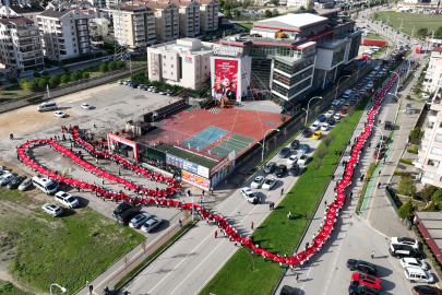 Bursa’da dev Türk Bayrağıyla Cumhuriyet korteji büyük ilgi gördü