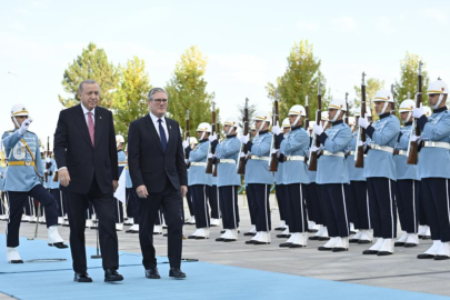 Cumhurbaşkanı Erdoğan İngiltere Başbakanı Starmer'i resmi törenle karşıladı