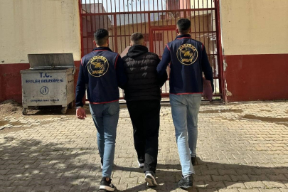 İki ayrı suçtan aranan şahıs operasyonla yakalandı