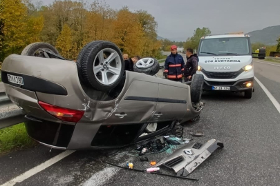 Çaycuma’da yağış nedeniyle otomobil takla attı: 2 yaralı