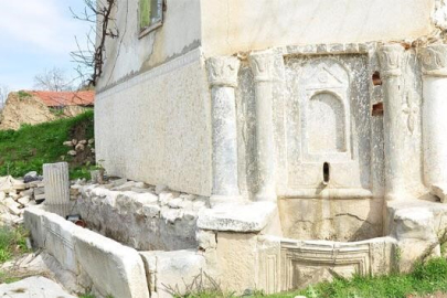 Roma dönemi mermer çeşme tahrip edildi