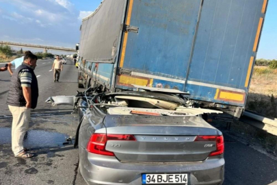 TIR'a arkadan çarpan Volvo hurdaya döndü: 1 ölü