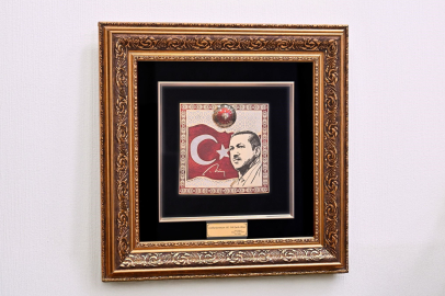 Bahçeli'den, Cumhuriyet Bayramı'nda Erdoğan'a anlamlı hediye