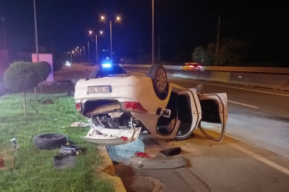 D-130 kara yolunda otomobil takla attı: 3 yaralı