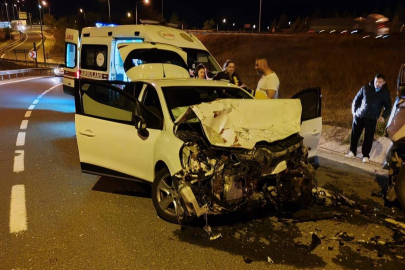 Bilecik'te 2 araç kafa kafaya çarpıştı: 2 yaralı