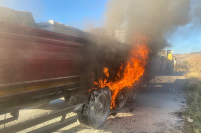 Seyir halindeki TIR'da çıkan yangın korkuttu